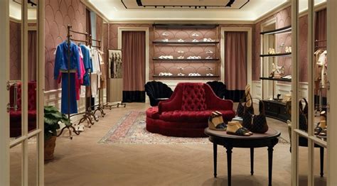 saldi gucci napoli|Gucci returns to Naples with a new store .